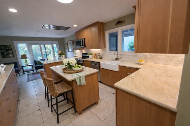 Building Photo - 1118 Marina Cir