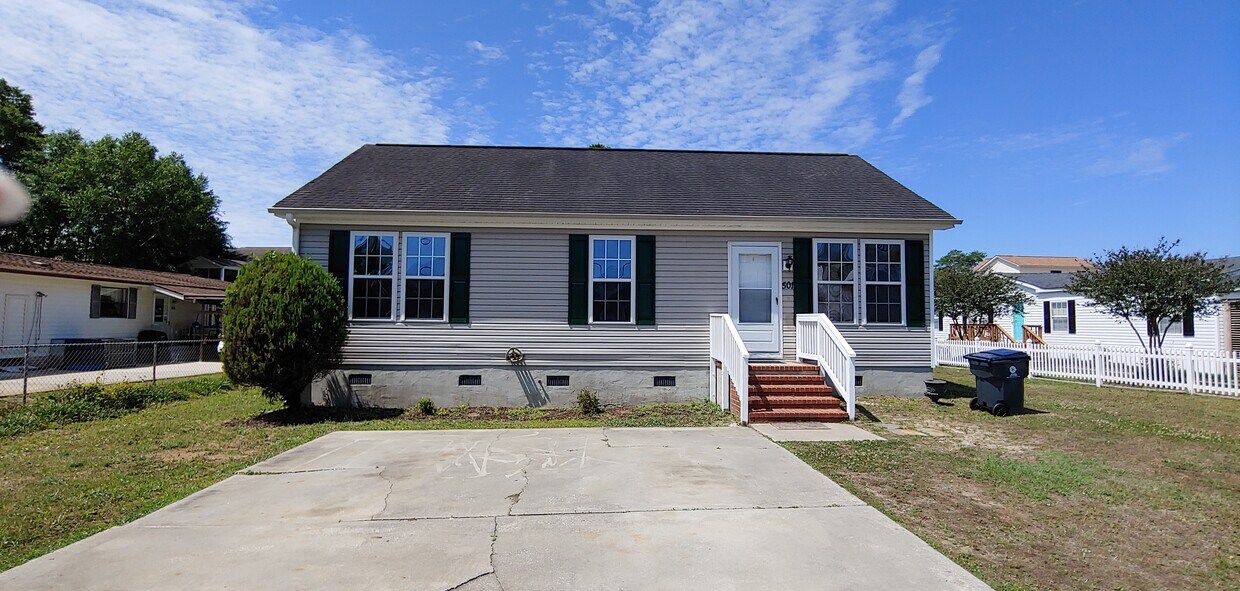 Primary Photo - 501 Rainbow Dr
