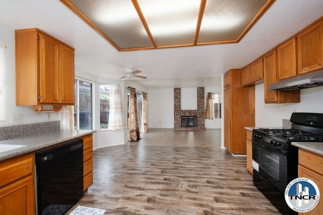 Foto del edificio - Stunning 4 BD | 3 Bath