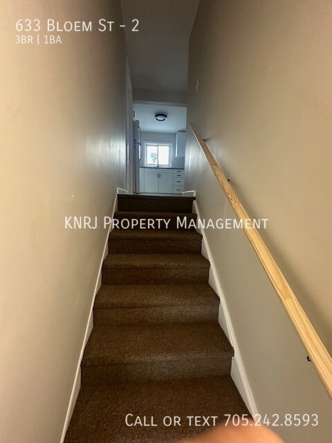 Building Photo - Upper 3 Bedroom Apartment