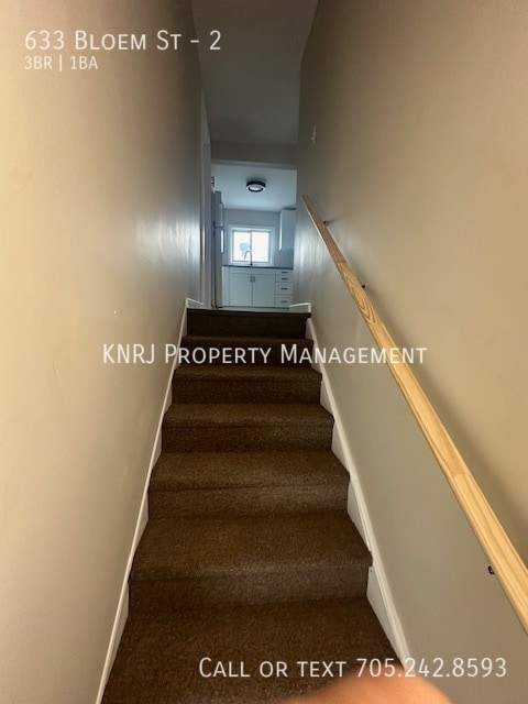 Photo du bâtiment - Upper 3 Bedroom Apartment