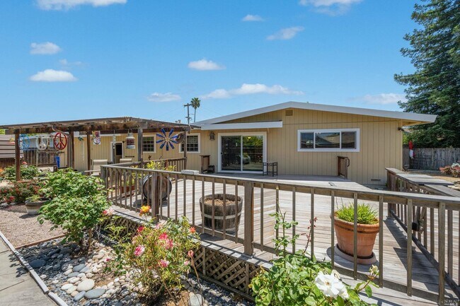 Building Photo - 751 Juniper Ct