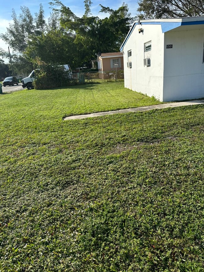 Foto del edificio - 5501 SW 32nd Ct