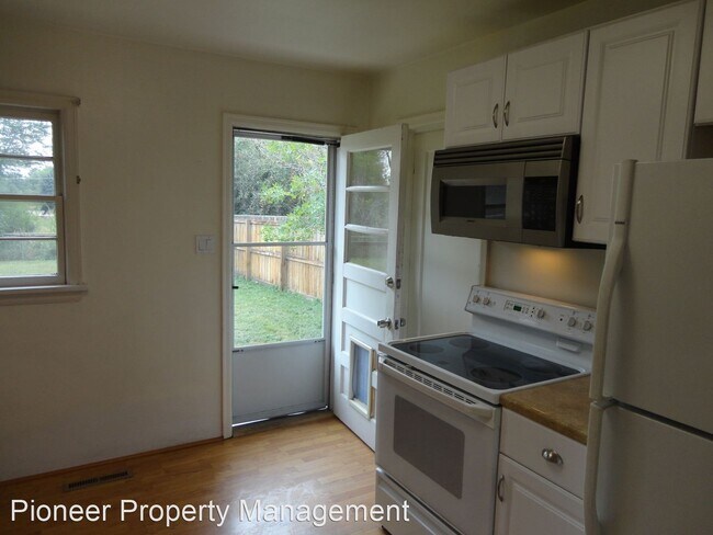 Building Photo - 2 br, 1 bath House - 7630 W. 10th Ave