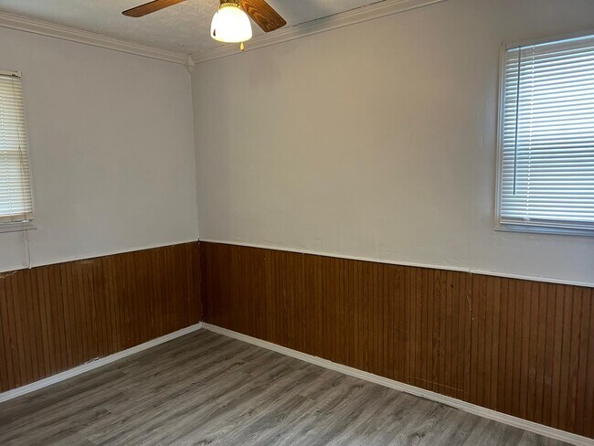Building Photo - 946 S Hampton Rd