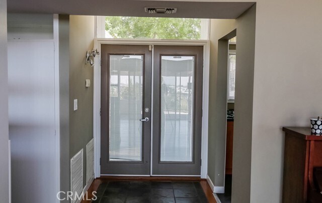 Foto del edificio - 475 Cliff Dr
