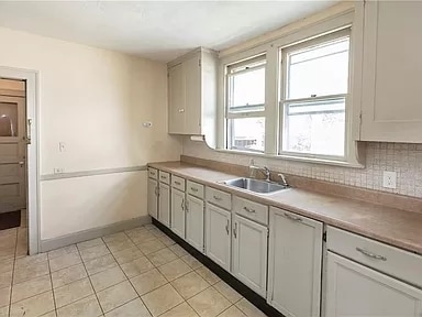 Building Photo - 2210 W 101st St