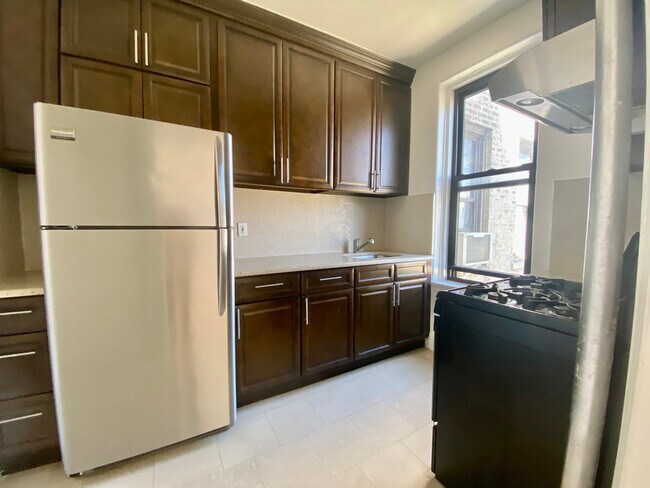 Building Photo - 31-14 35th St