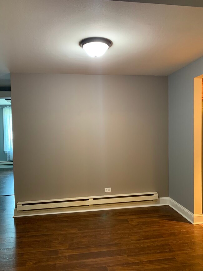 Building Photo - 4550 W 57th St