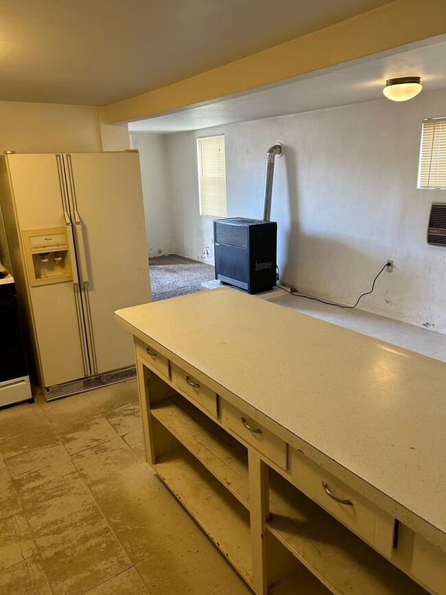Building Photo - 3 Bedroom 1.5 Bathroom 1 Story Home In Winslow