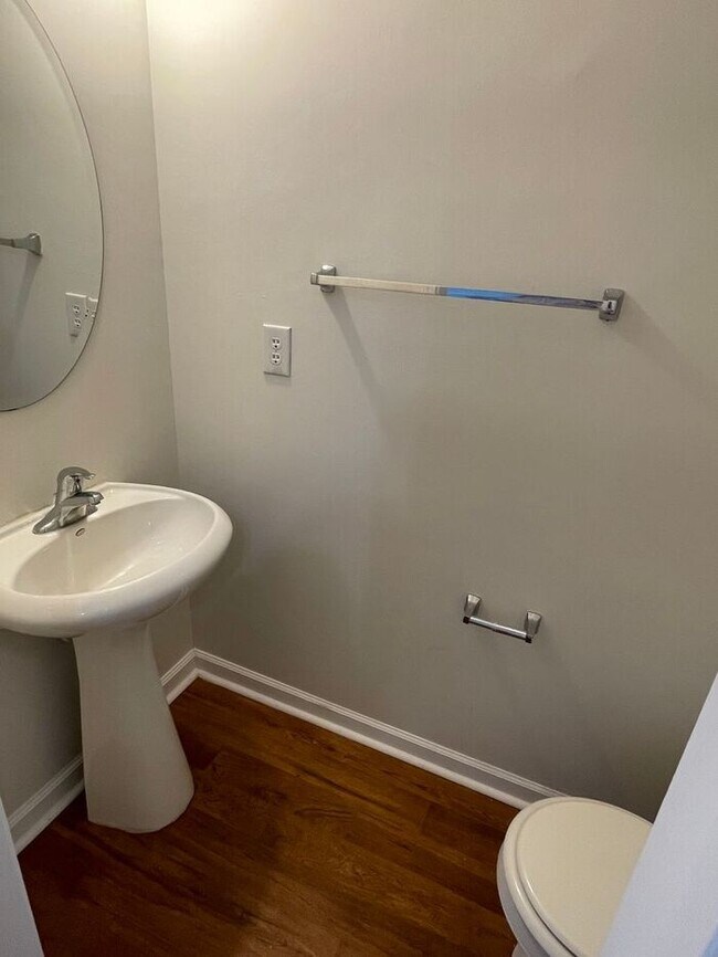 Foto del edificio - 2BR Townhome w/ Deeded Parking, In-Unit W/D, Patio in Optimist Park