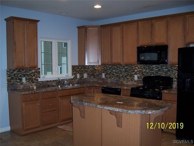 Foto del edificio - 3911 Fish Pond Ln