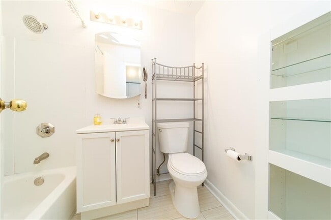 Building Photo - 227 Christopher Columbus Dr