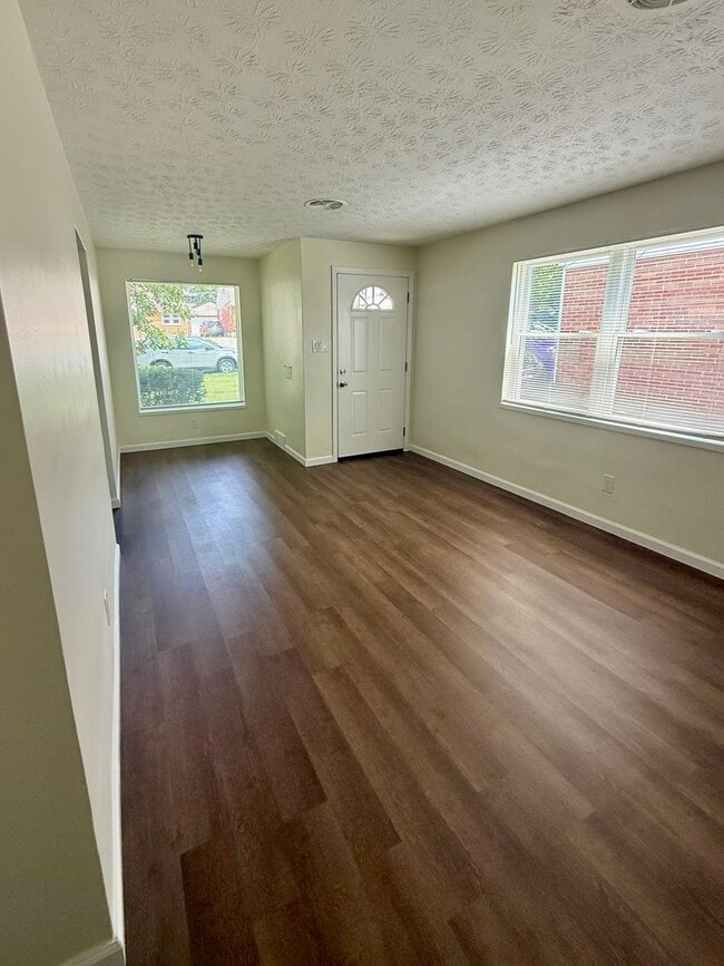Building Photo - Fully Remodeled 2BR/1BA Ranch