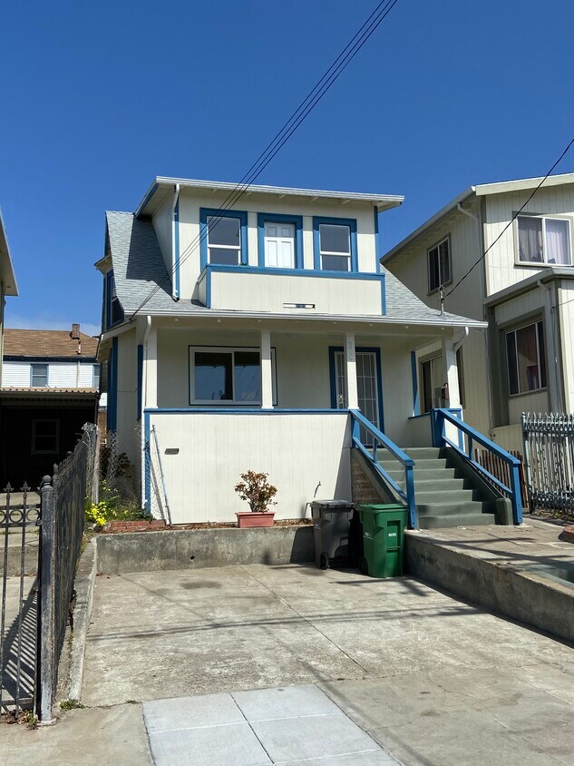 Primary Photo - 2378 E 24th St
