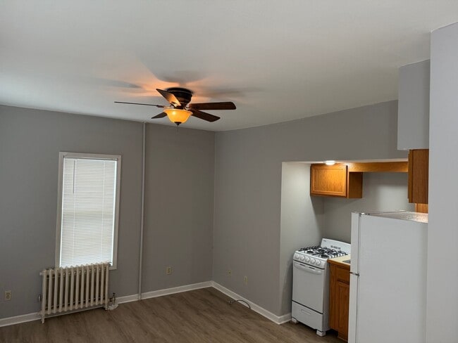 Building Photo - Modern 1 room Studio Corning**no pet dogs**