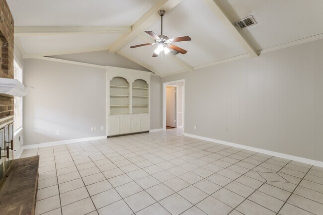Foto del edificio - 222 Magic Oaks Dr