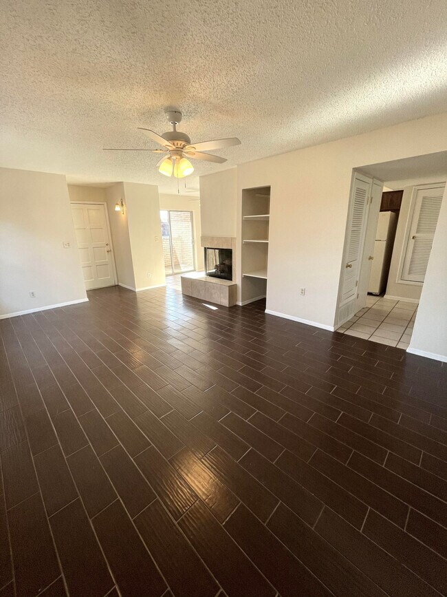Building Photo - 2821 Beachcomber Dr