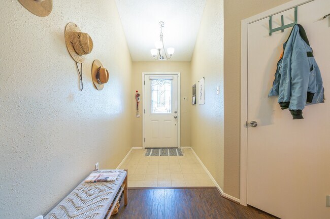 Foto del edificio - 421 Indianmeadow Dr