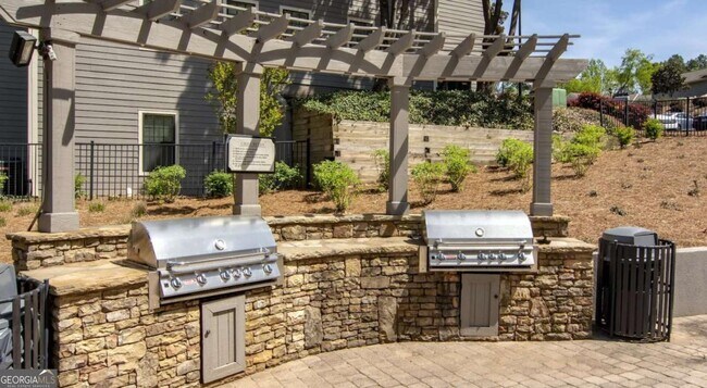 Foto del edificio - 100 Pinhurst Dr