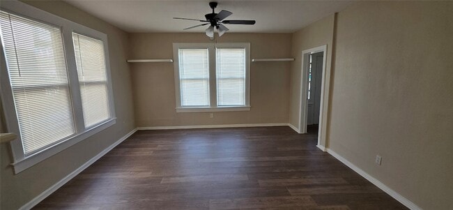 Building Photo - 2109 Bernardo De Galvez Ave