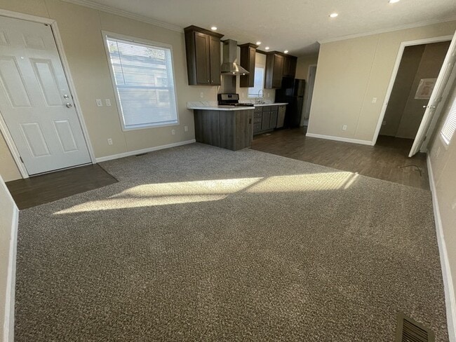 Building Photo - 38054 Versailles St