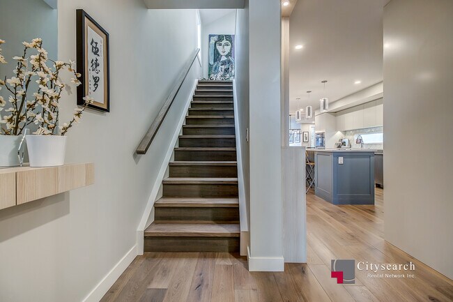 Photo du bâtiment - 127-38a 38a Ave SW