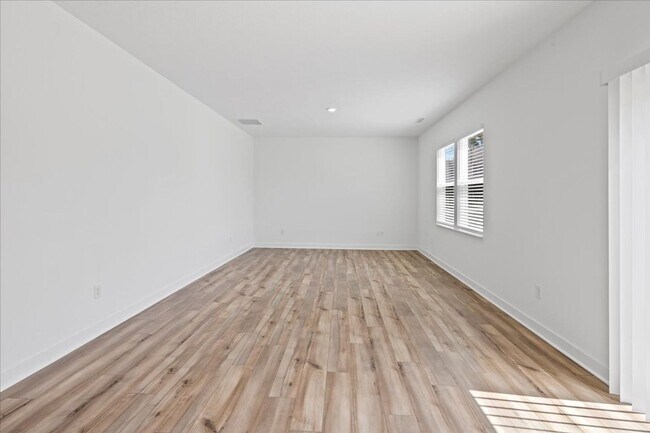 Foto del edificio - 11833 Vale St