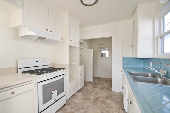 Building Photo - 4559 W 171st St