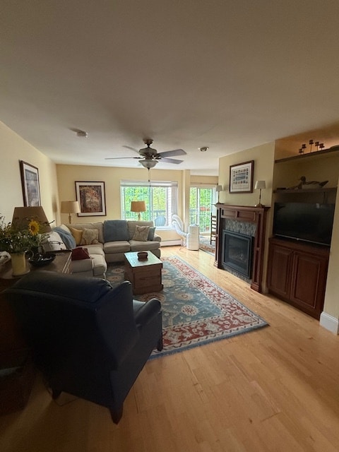 Living Room - 21 Lake Forest Dr