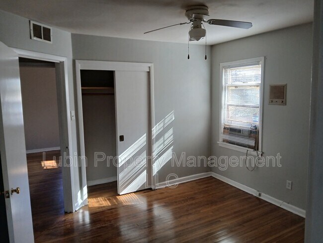 Building Photo - 3547 Hallbrook St