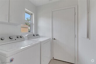Building Photo - 3661 Sunland Ln