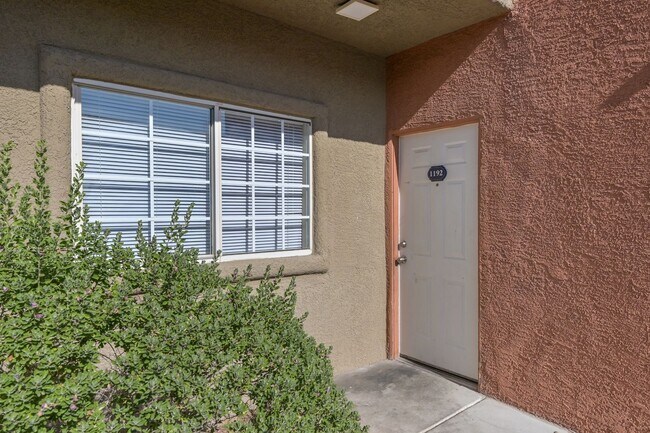 Foto del edificio - NE Near Nellis! Gated! Community Pool, Spa...