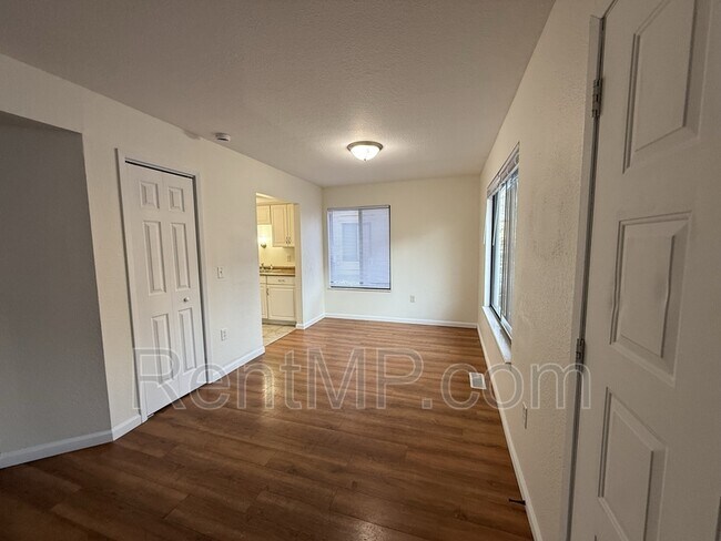 Foto del edificio - 1825 S Crawford -