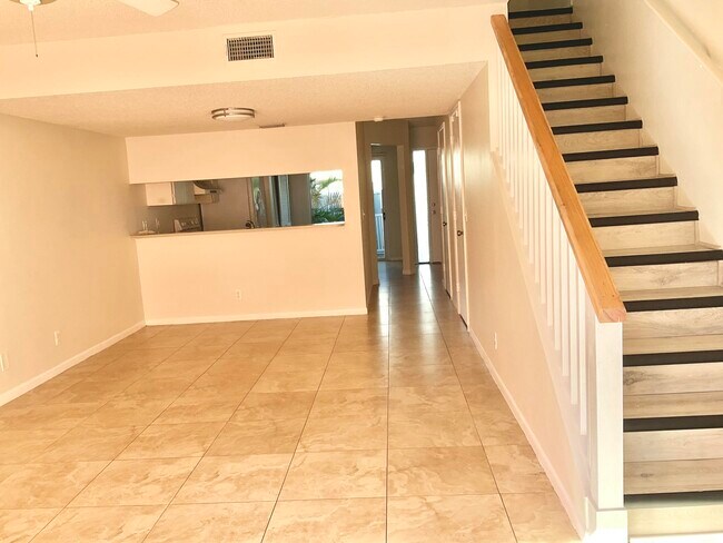 Foto del edificio - 6262 Riverwalk Ln