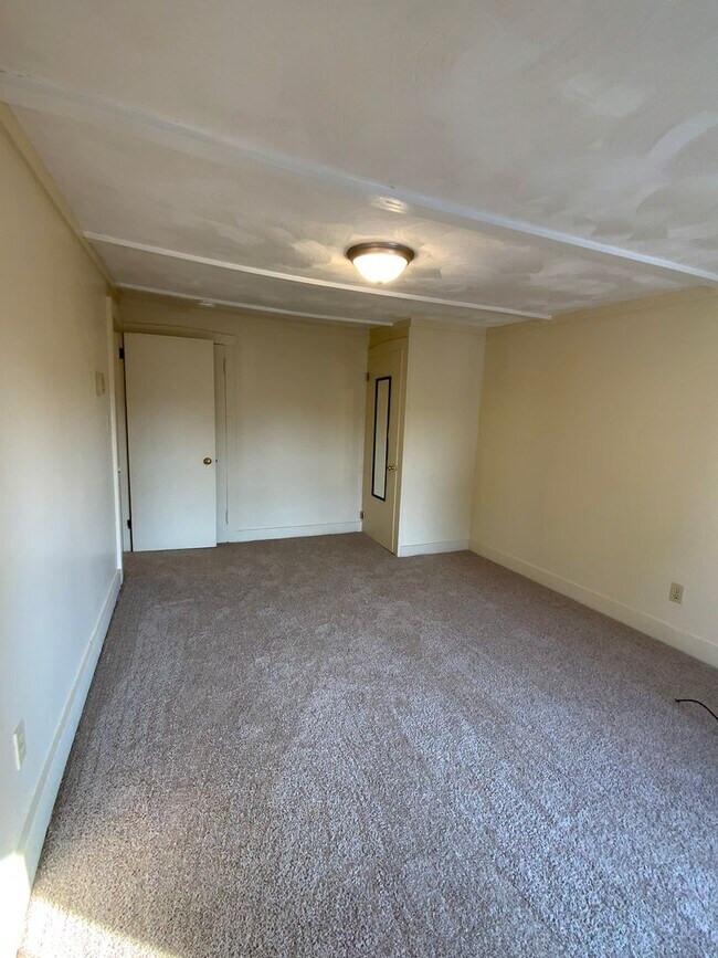 Foto del edificio - 37 Railroad Ave