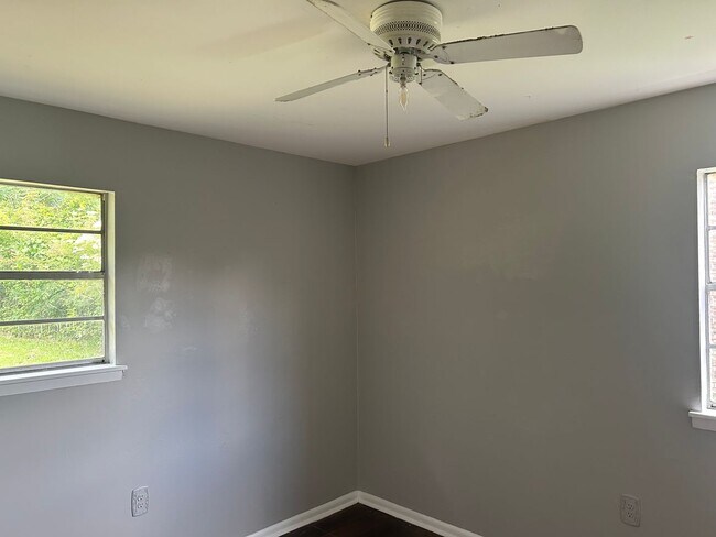 Foto del edificio - 3 bedroom 1 bath home available for rent