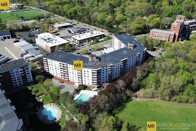 Foto del edificio - 131 Coolidge Ave