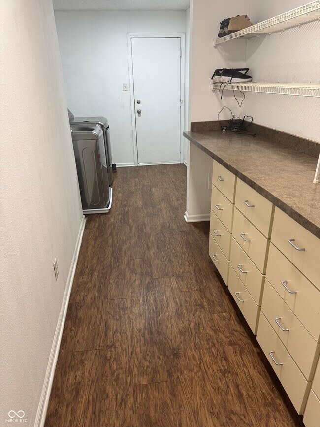 Building Photo - 10881 Clear Spring Dr