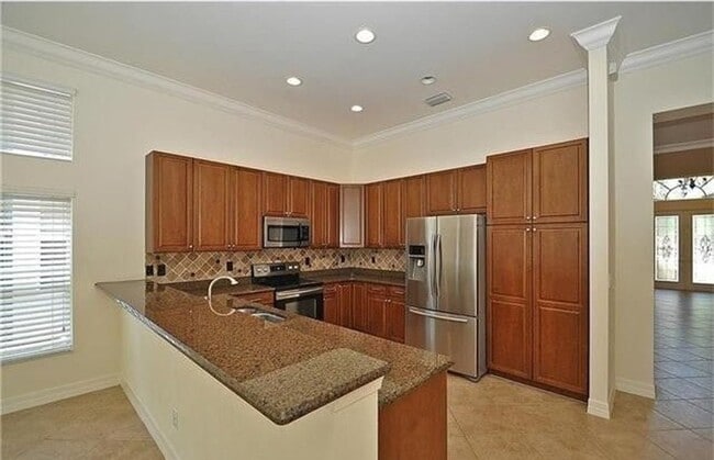 Building Photo - ***PET FRIENDLY***SATURNIA LAKES - 3 BED /...