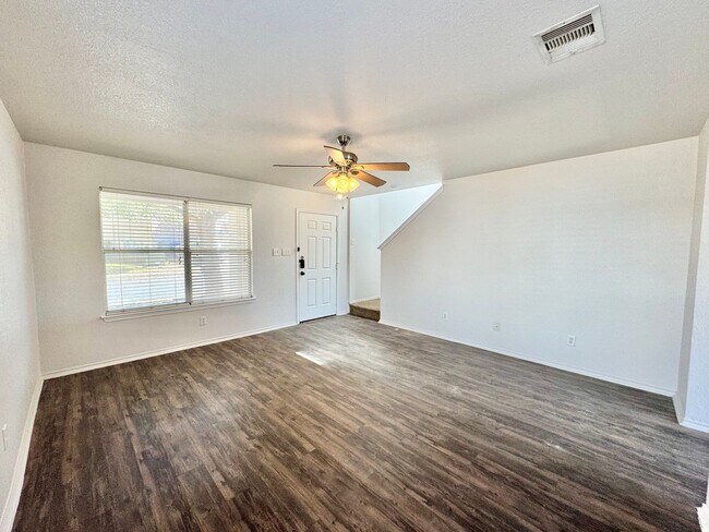 Building Photo - Beautiful 2 Story Home!