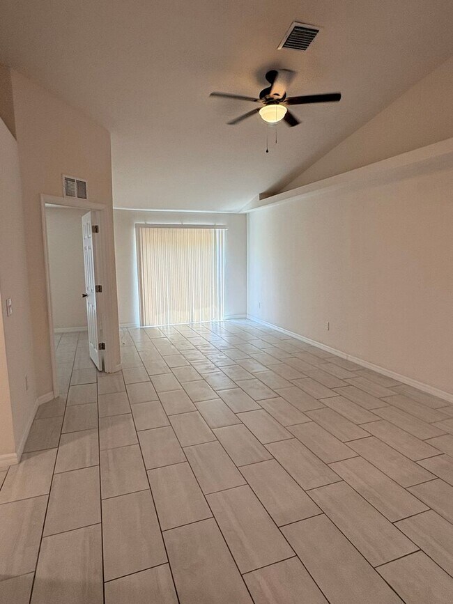 Foto del edificio - 826 Gleason Pkwy