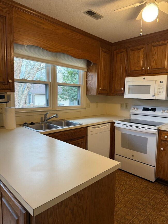 Foto del edificio - One Level Condo Convenient to Battleground Ave