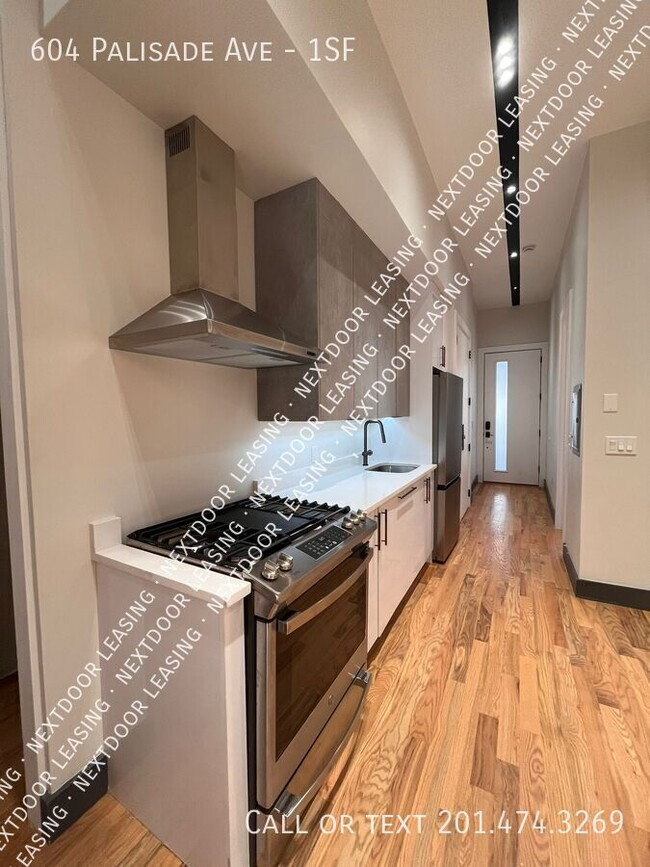 Foto del edificio - 604 Palisade Ave
