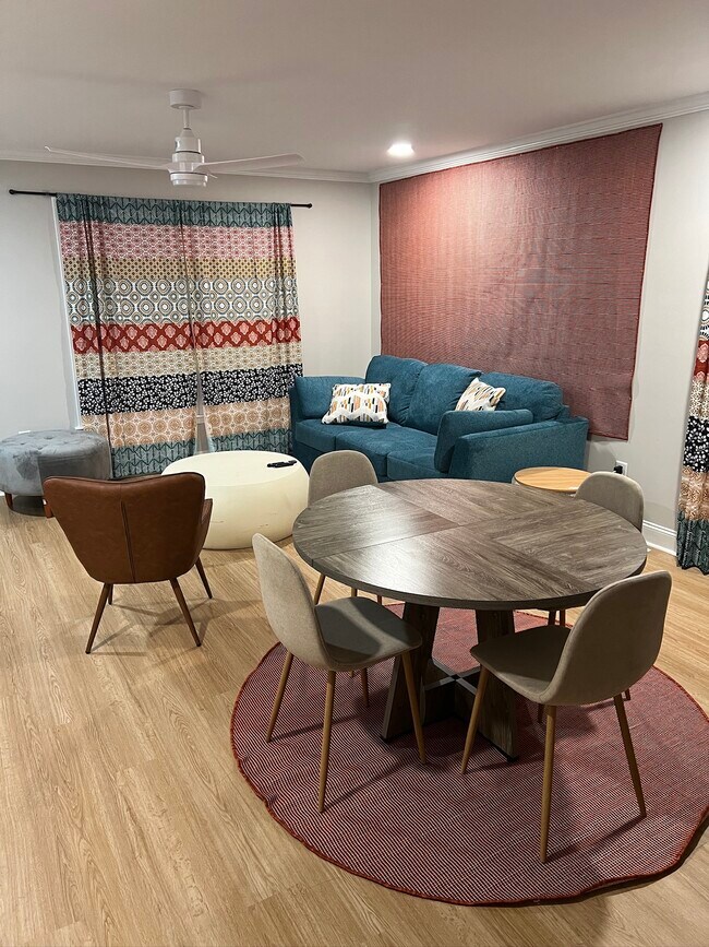 LR y DR (compartidos) - 2006 Linda Jones Ave