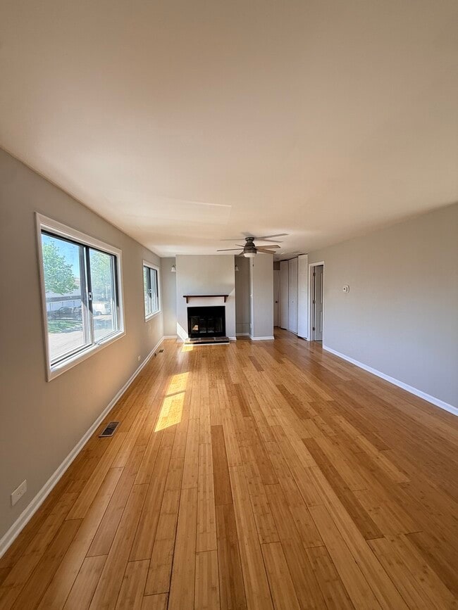 Building Photo - 722 Whitesail Dr
