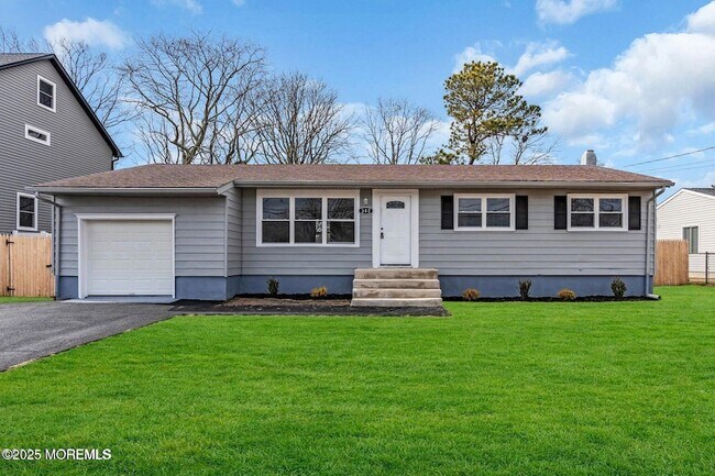 Building Photo - 382 Dogwood Dr