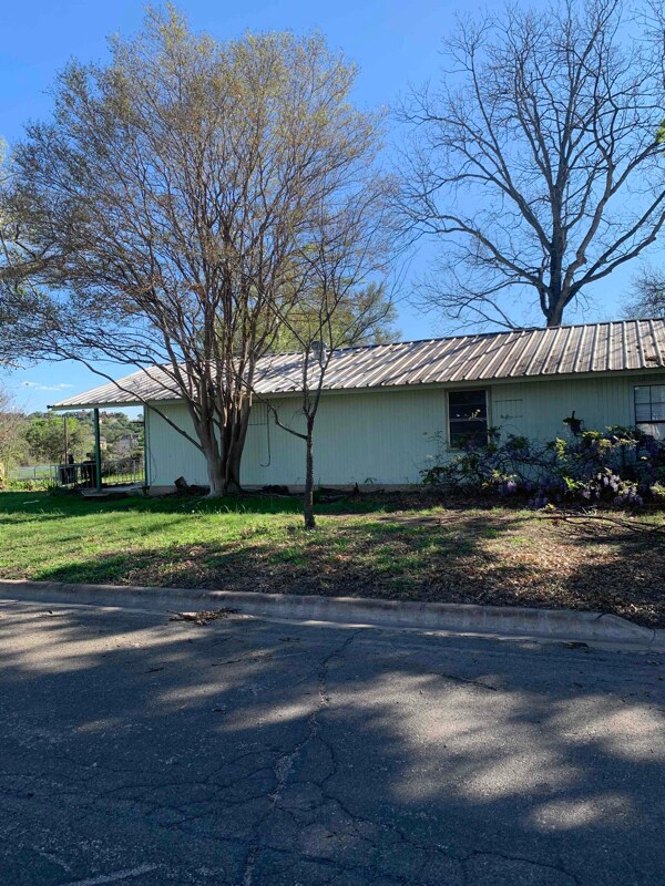 Foto del edificio - 600 Lakeshore Dr