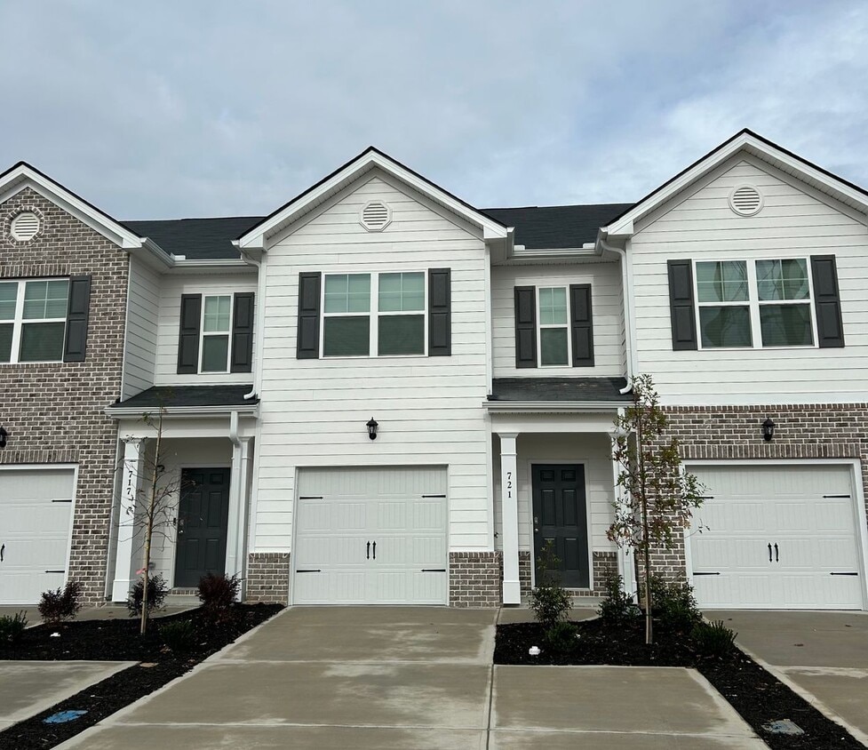 Foto principal - NEW AIKEN TOWNHOME