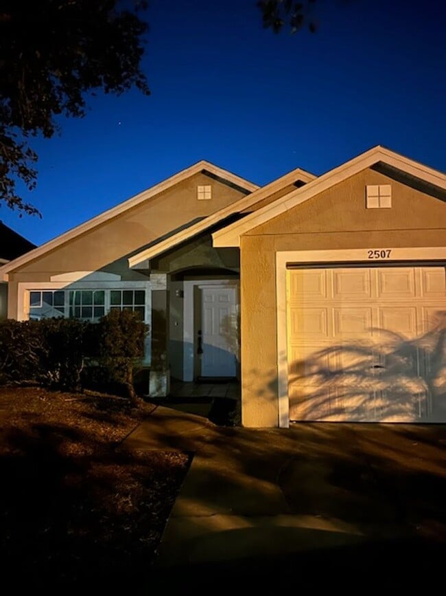 Foto del edificio - 2507 Woods Edge Cir